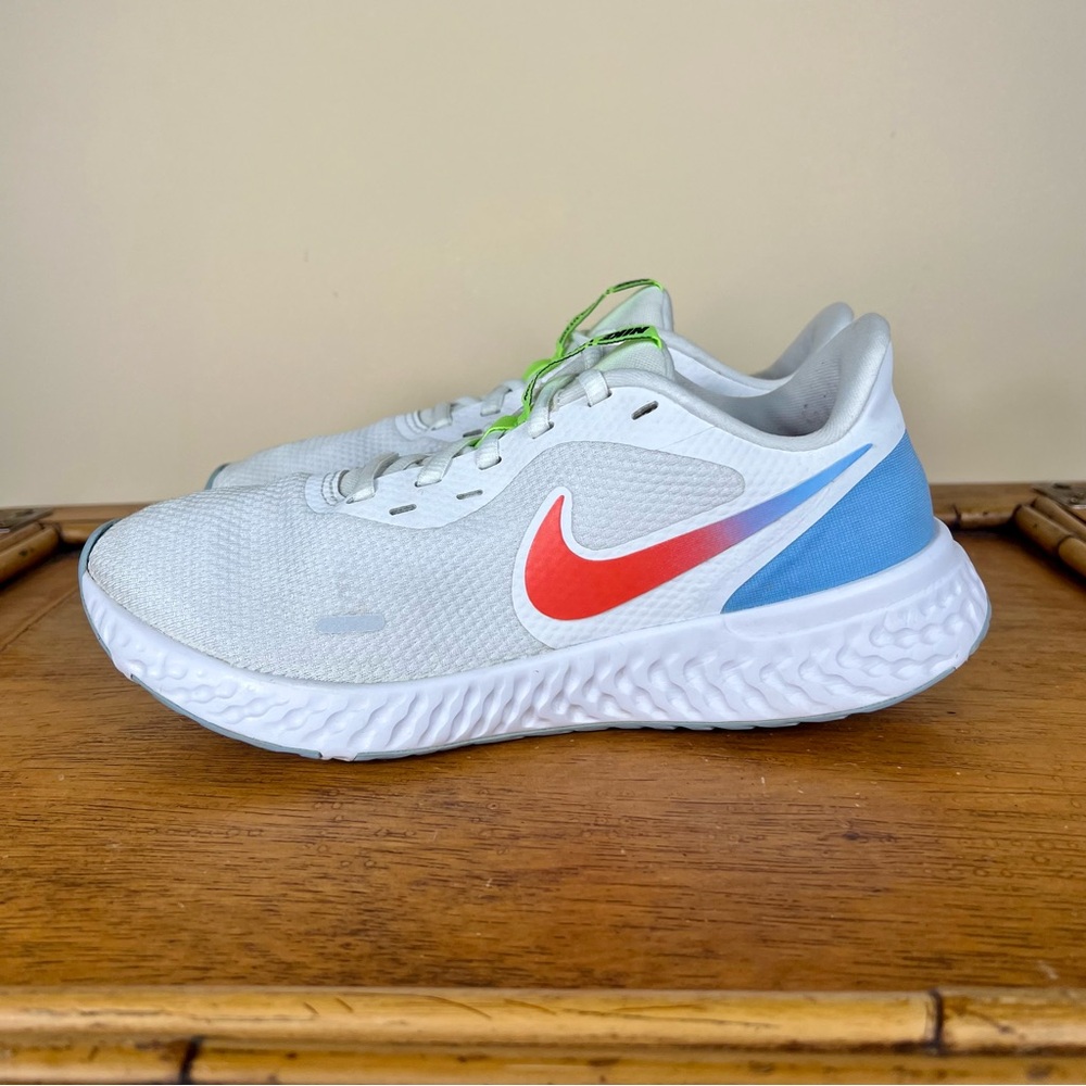 Nike Womens Revolution 5 Running Shoe Sneakers Size 8.5 White Coral Blue
